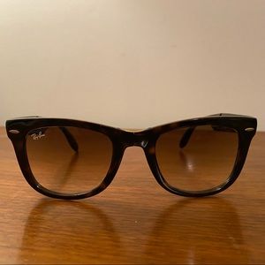 Ray-Ban folding wayfarer RB4105